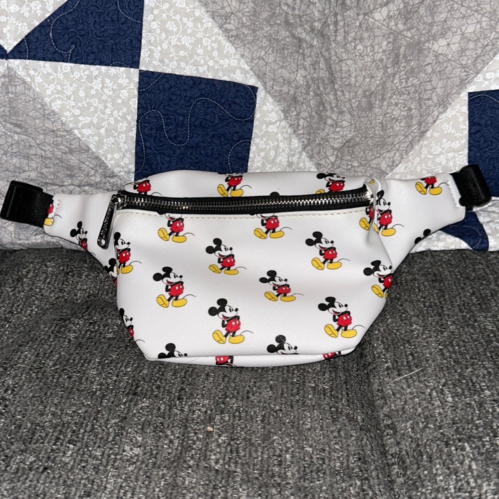 Loungefly Mickey Mouse Fanny Pack, Soft Tag